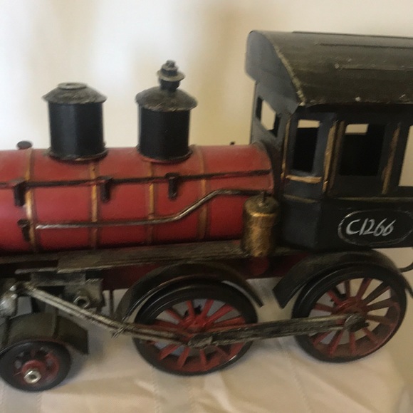 Train Decor - Picture 4 of 4